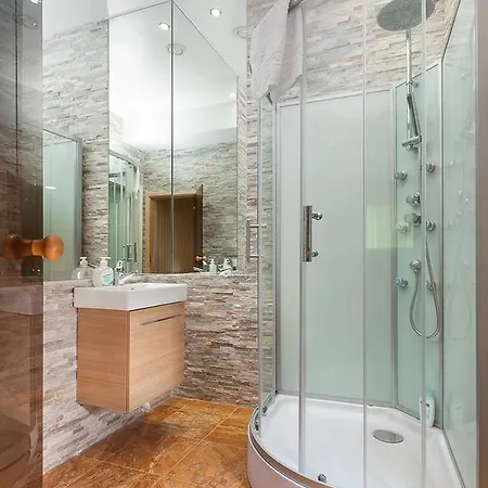 Opera Theater View, 3 Bedroom With Sauna In Old Town Apartment *