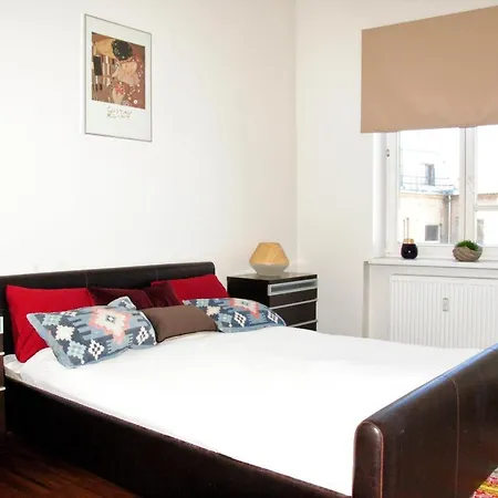 Opera Theater View, 3 Bedroom With Sauna In Old Town טאלין