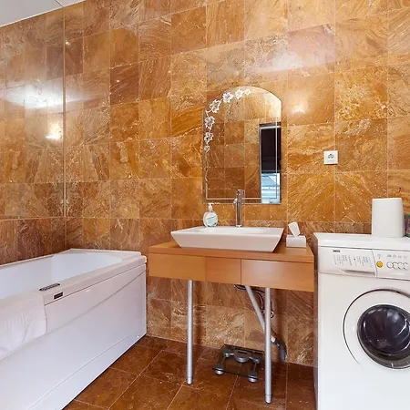 Appartement Opera Theater View, 3 Bedroom With Sauna In Old Town *